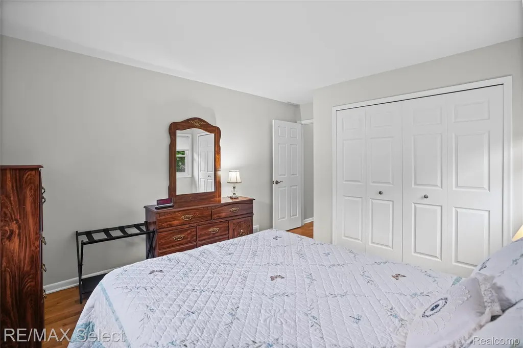1333 Hidden Oaks Court Flint Charter Township MI 48507