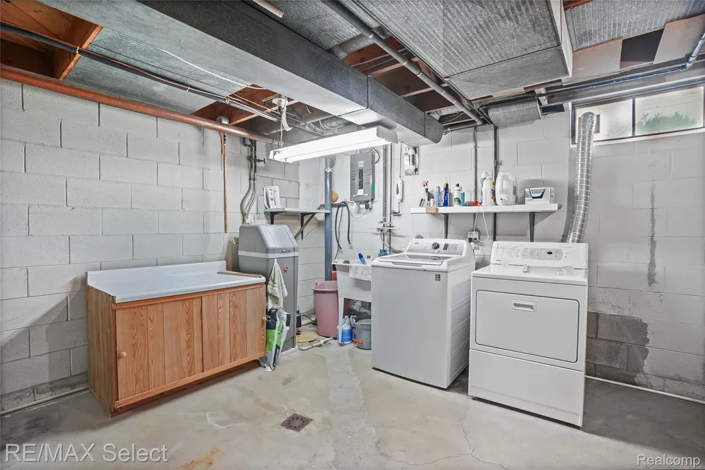 1333 Hidden Oaks Court Flint Charter Township MI 48507