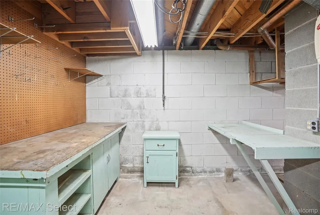 1333 Hidden Oaks Court Flint Charter Township MI 48507