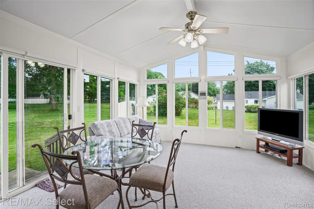 1333 Hidden Oaks Court Flint Charter Township MI 48507