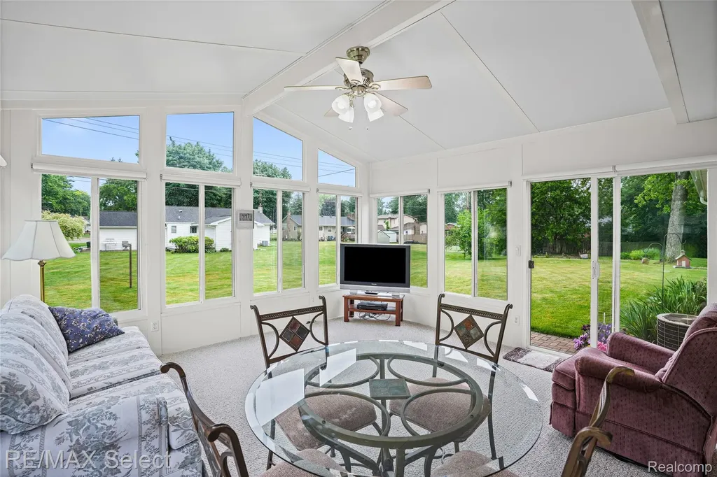 1333 Hidden Oaks Court Flint Charter Township MI 48507
