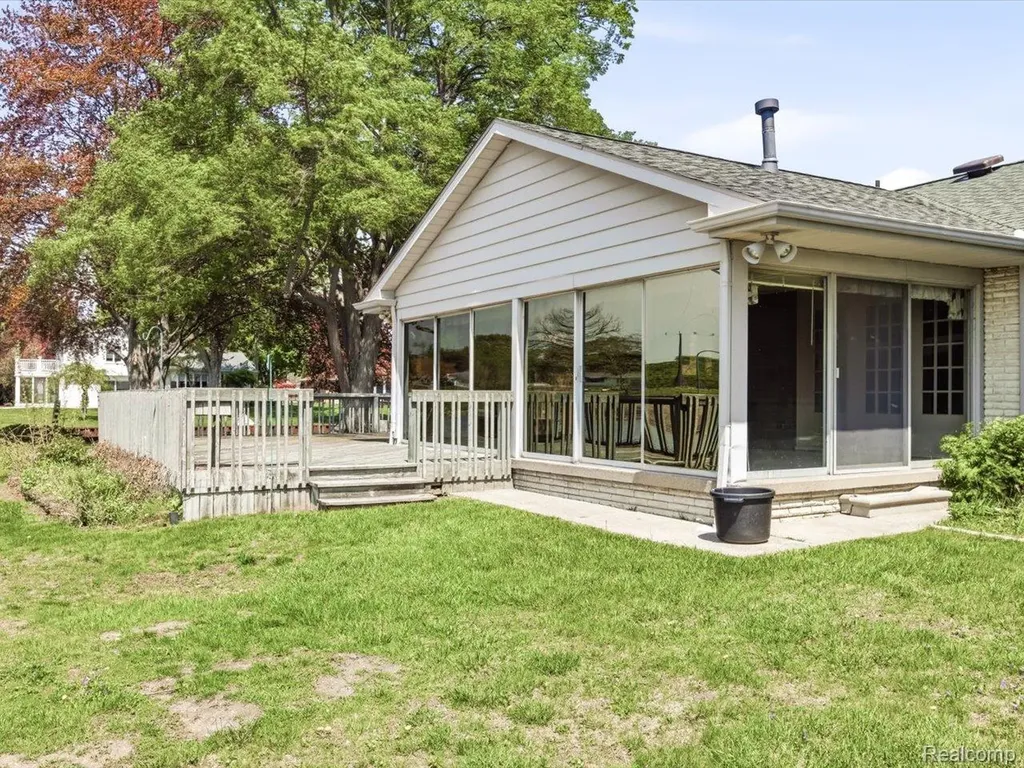 2857 Riverwood Court Port Huron City MI 48060