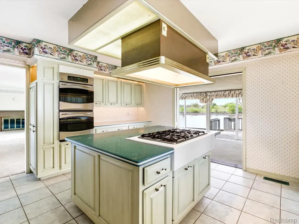 2857 Riverwood Court Port Huron City MI 48060