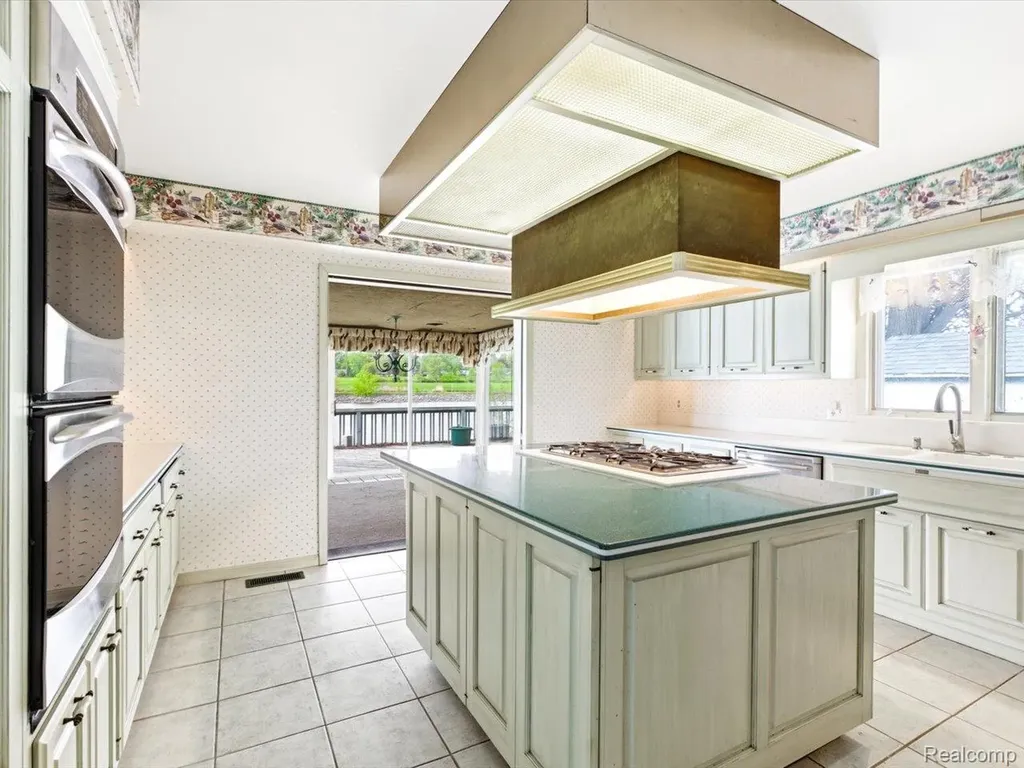 2857 Riverwood Court Port Huron City MI 48060