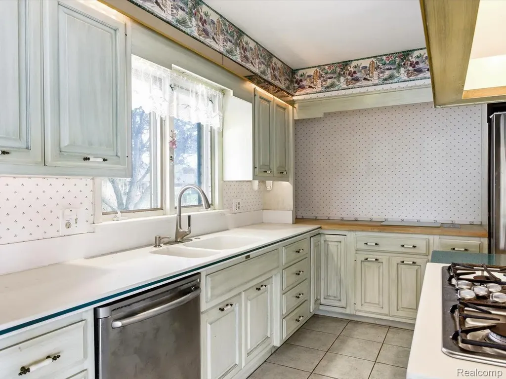 2857 Riverwood Court Port Huron City MI 48060