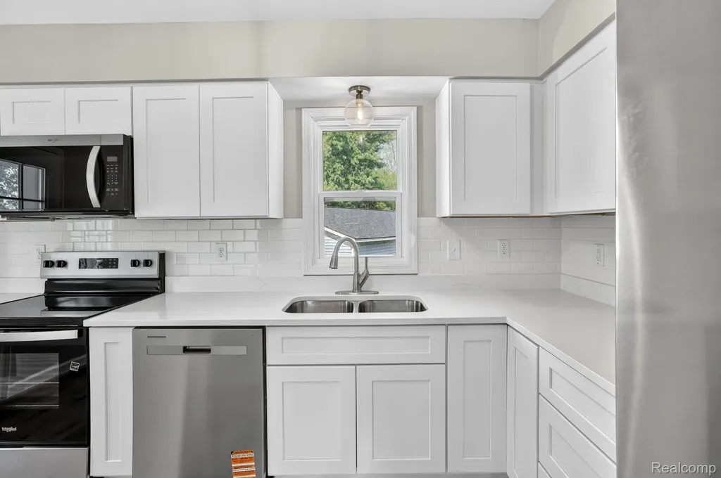 1215 N Oak Road Davison Township MI 48423