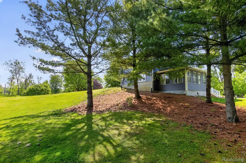 1215 N Oak Road Davison Township MI 48423