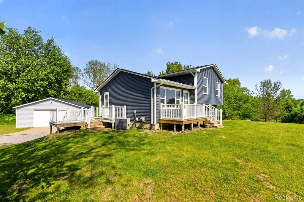 1215 N Oak Road Davison Township MI 48423