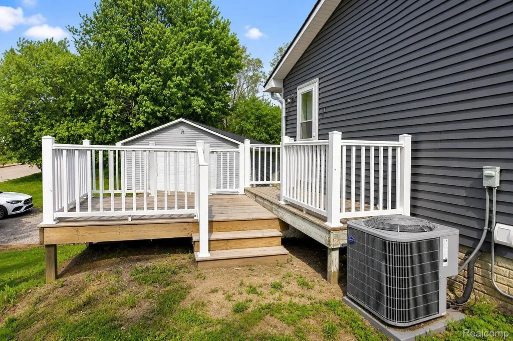 1215 N Oak Road Davison Township MI 48423