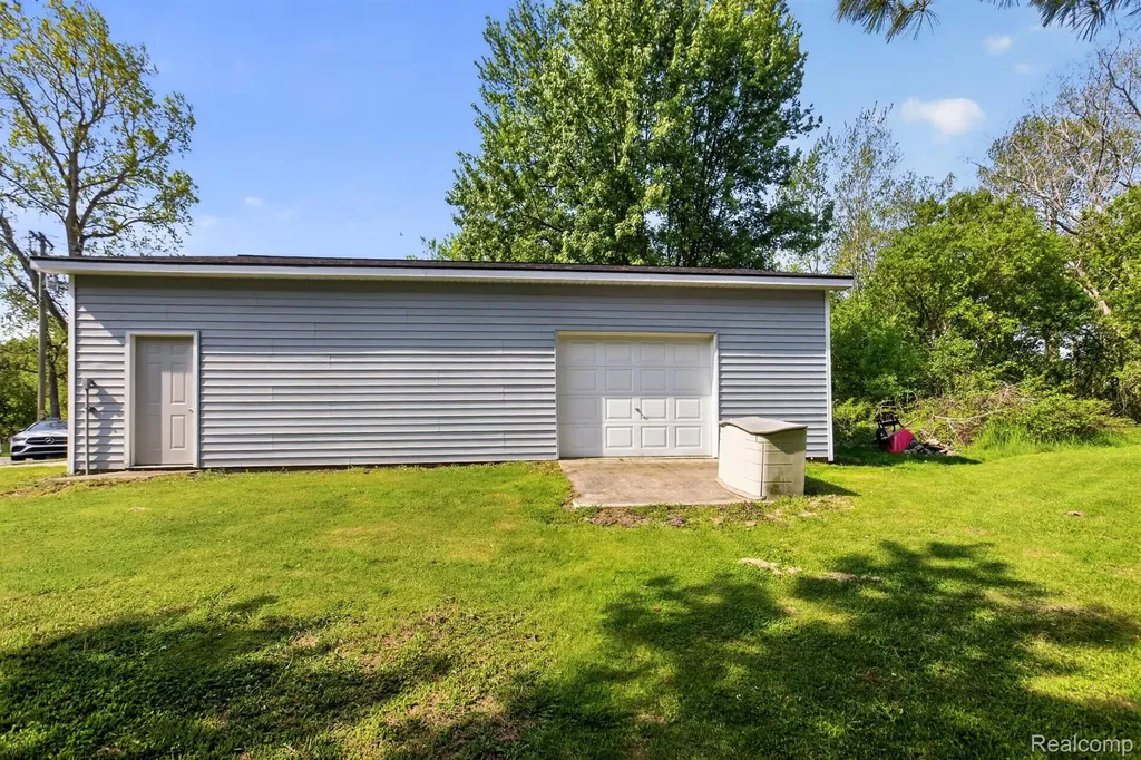 1215 N Oak Road Davison Township MI 48423