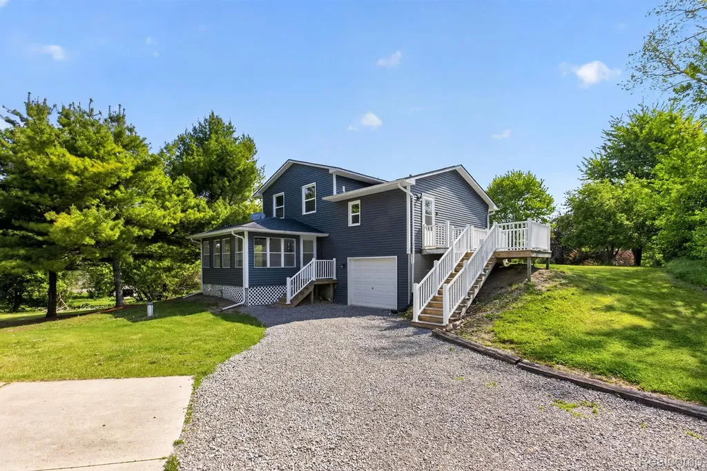 1215 N Oak Road Davison Township MI 48423