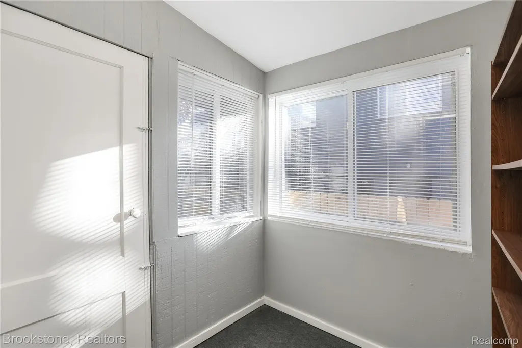 437 W Bennett Avenue Ferndale City MI 48220