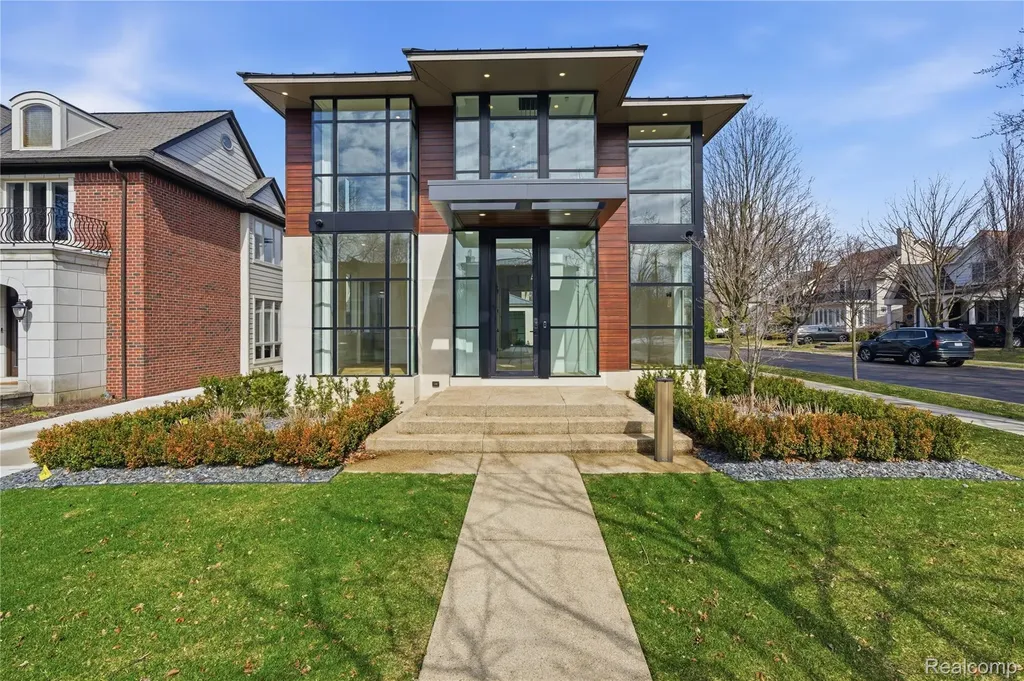512 Wallace Street Birmingham City MI 48009