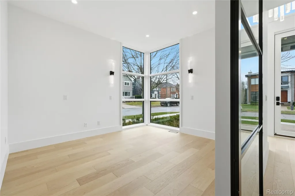 512 Wallace Street Birmingham City MI 48009