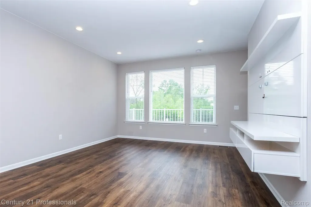 4918 Treeside Lane Troy City MI 48098