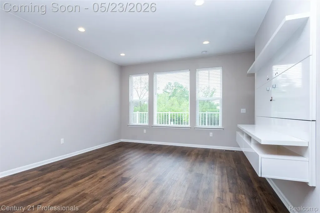 4918 Treeside Lane Troy City MI 48098