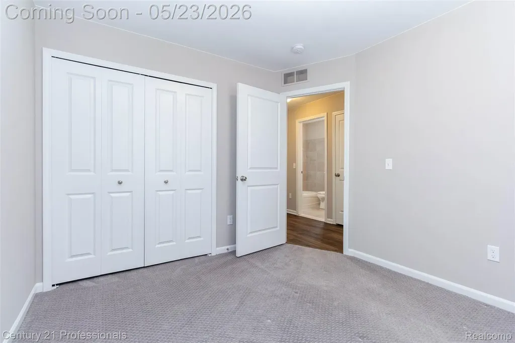 4918 Treeside Lane Troy City MI 48098