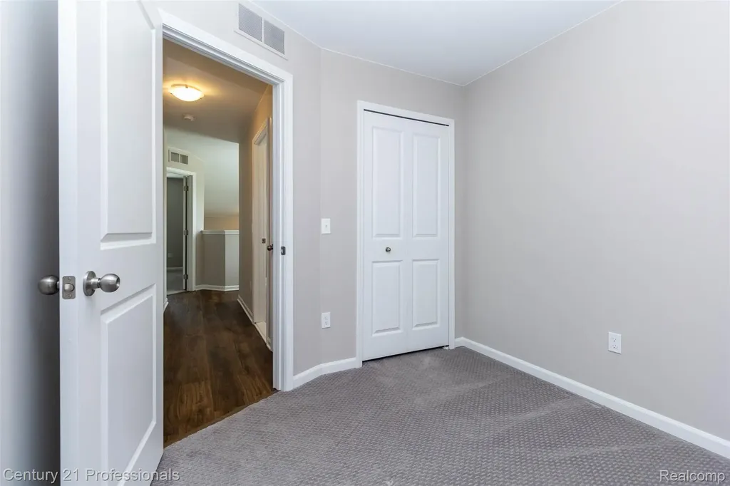 4918 Treeside Lane Troy City MI 48098