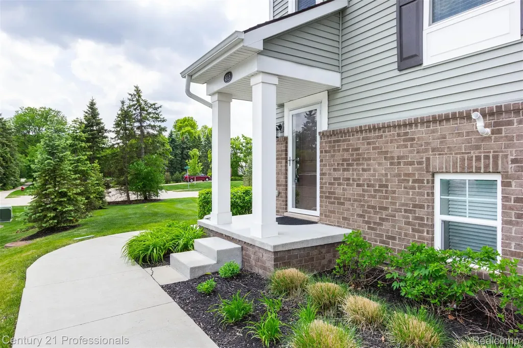 4918 Treeside Lane Troy City MI 48098
