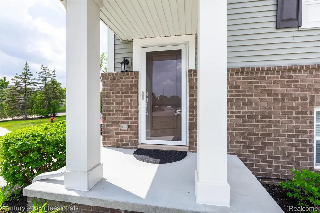 4918 Treeside Lane Troy City MI 48098