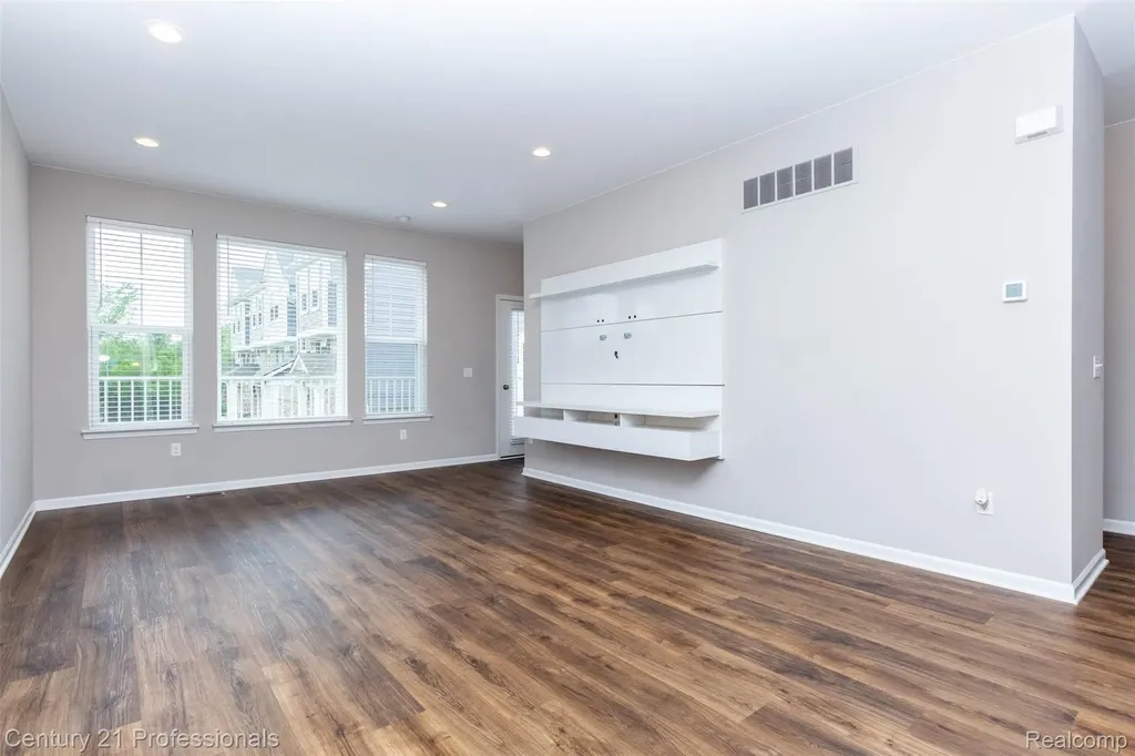 4918 Treeside Lane Troy City MI 48098