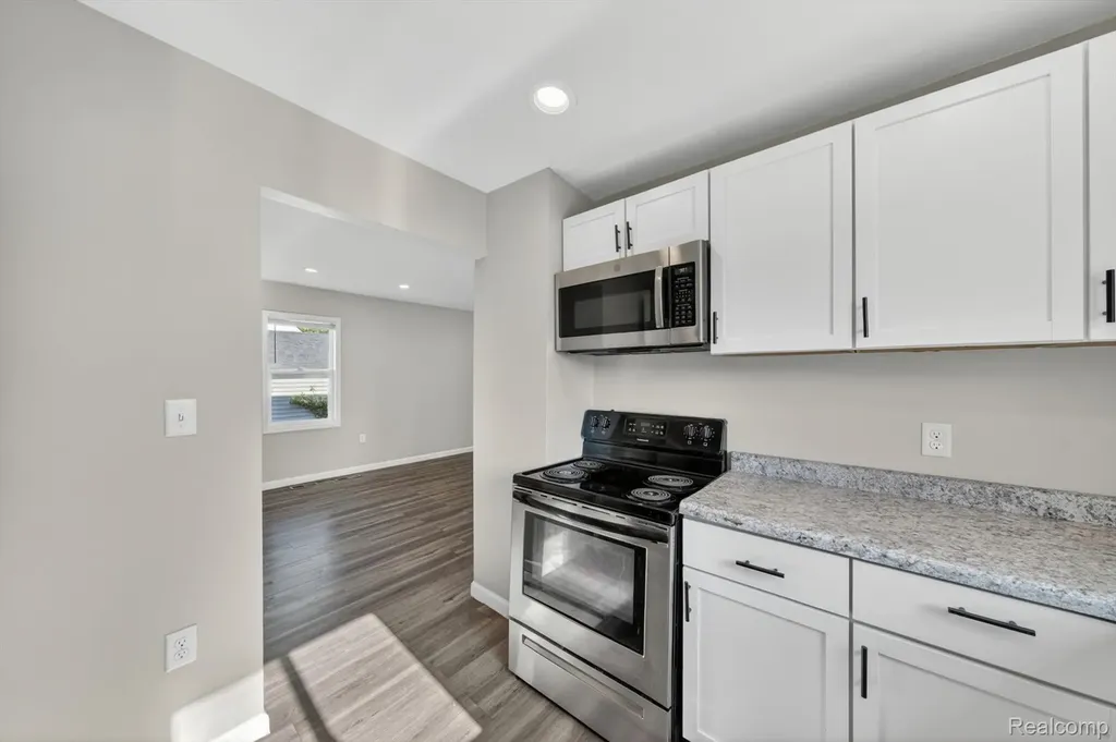 453 Manatee Avenue Hazel Park City MI 48030