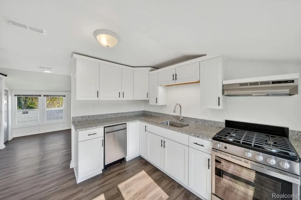 453 Manatee Avenue Hazel Park City MI 48030