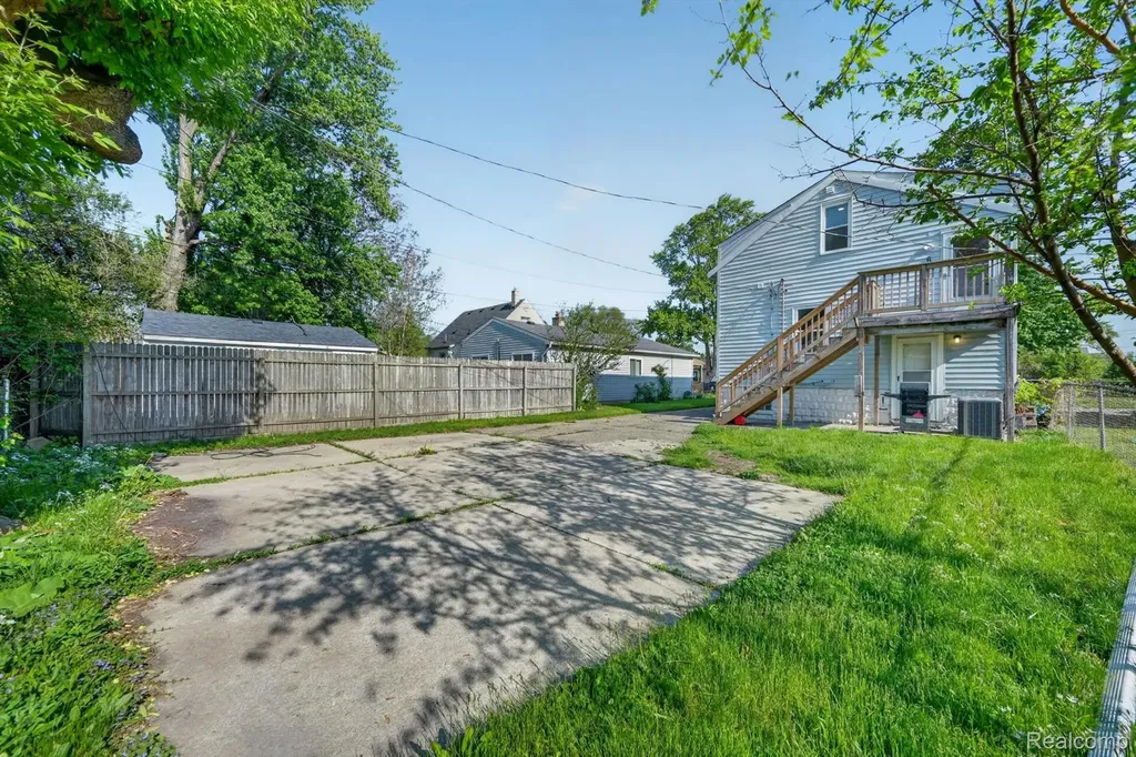 453 Manatee Avenue Hazel Park City MI 48030