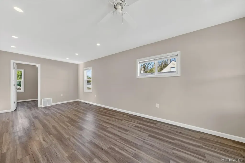 453 Manatee Avenue Hazel Park City MI 48030