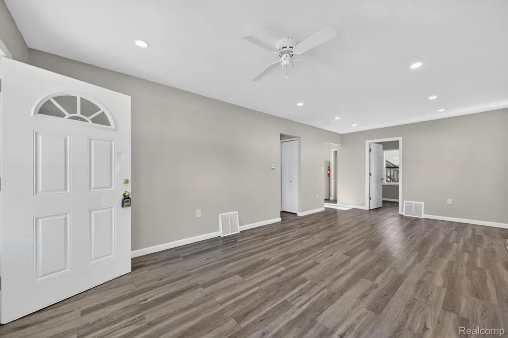 453 Manatee Avenue Hazel Park City MI 48030