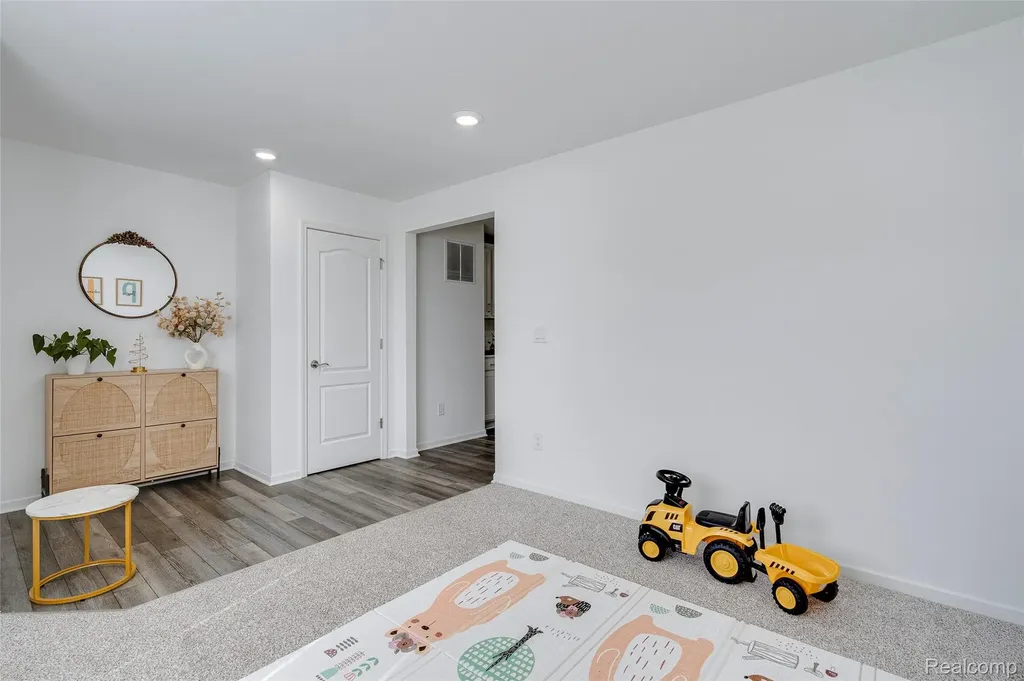 24416 Jade Drive Farmington Hills City MI 48336