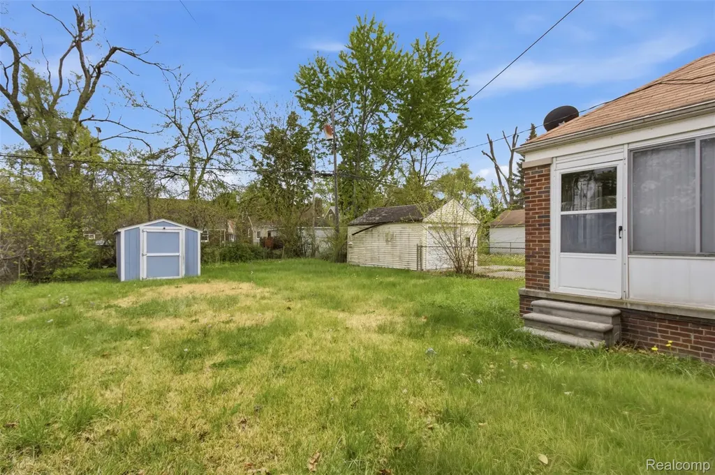 18260 Strathmoor Street Detroit City MI 48235