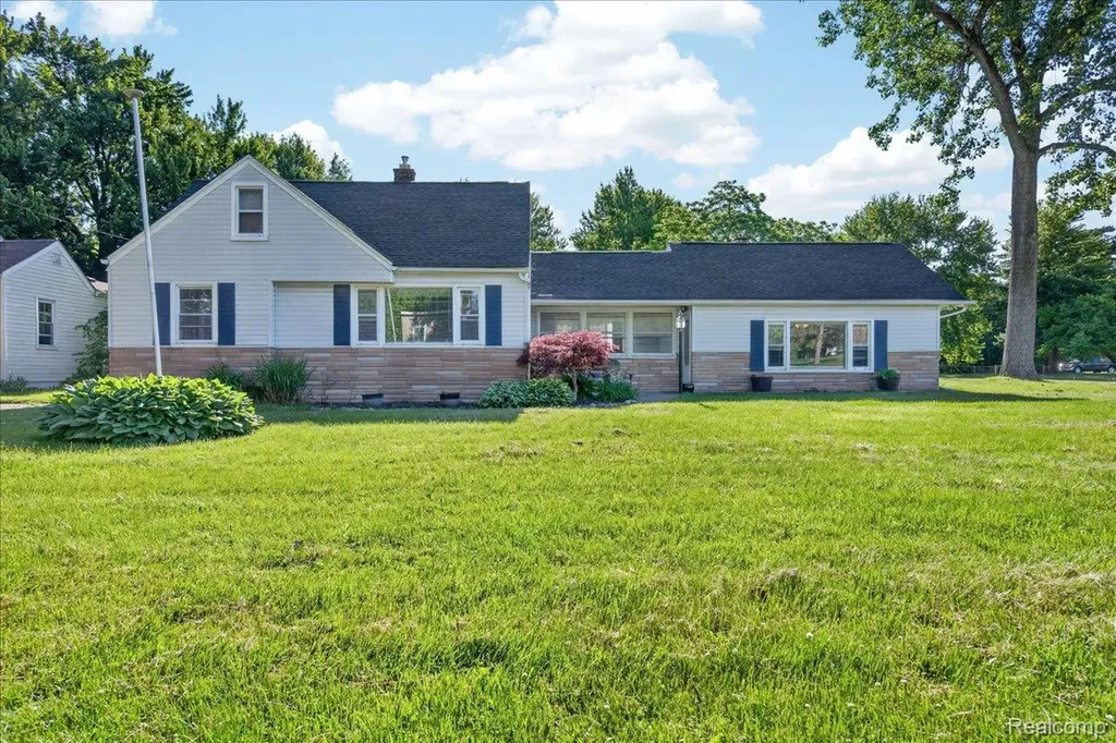14916 Alexander Street Livonia City MI 48154