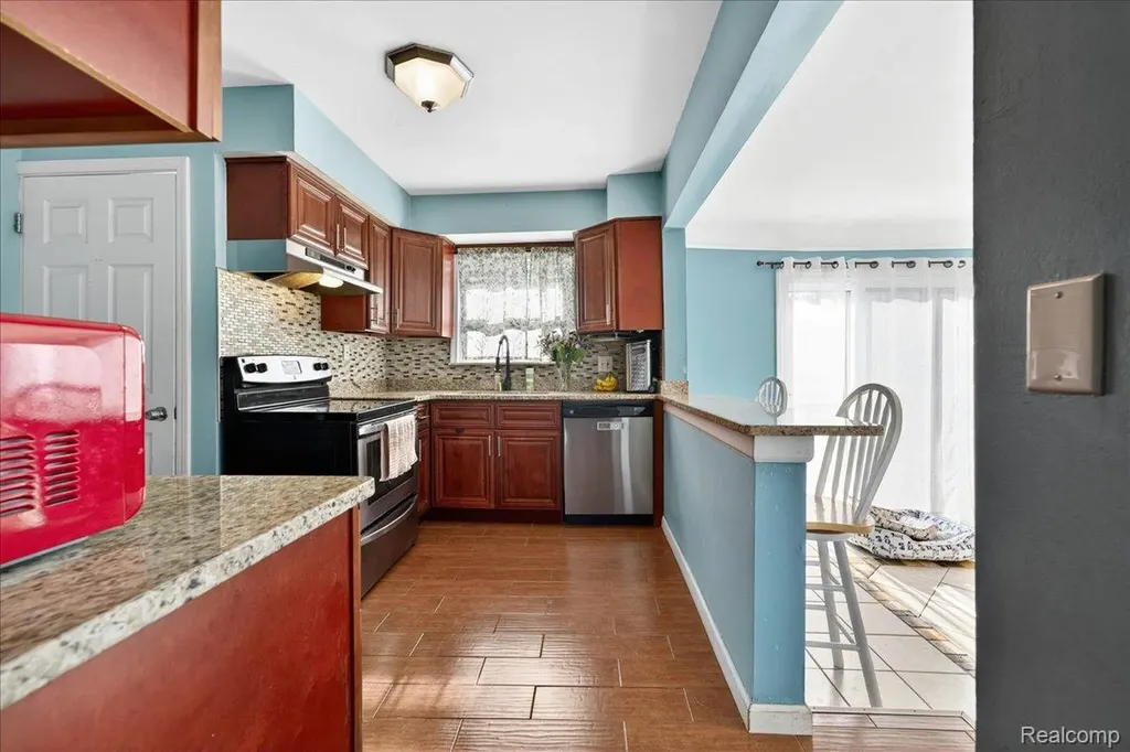 14916 Alexander Street Livonia City MI 48154