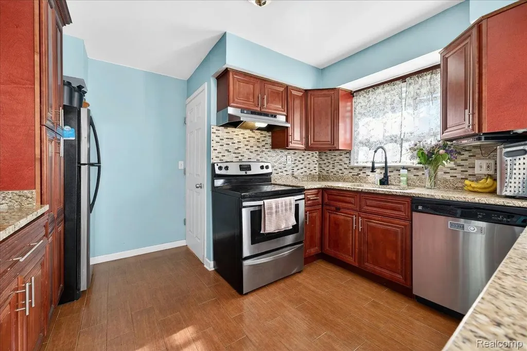 14916 Alexander Street Livonia City MI 48154