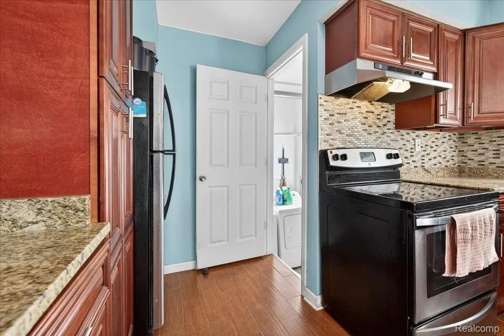 14916 Alexander Street Livonia City MI 48154