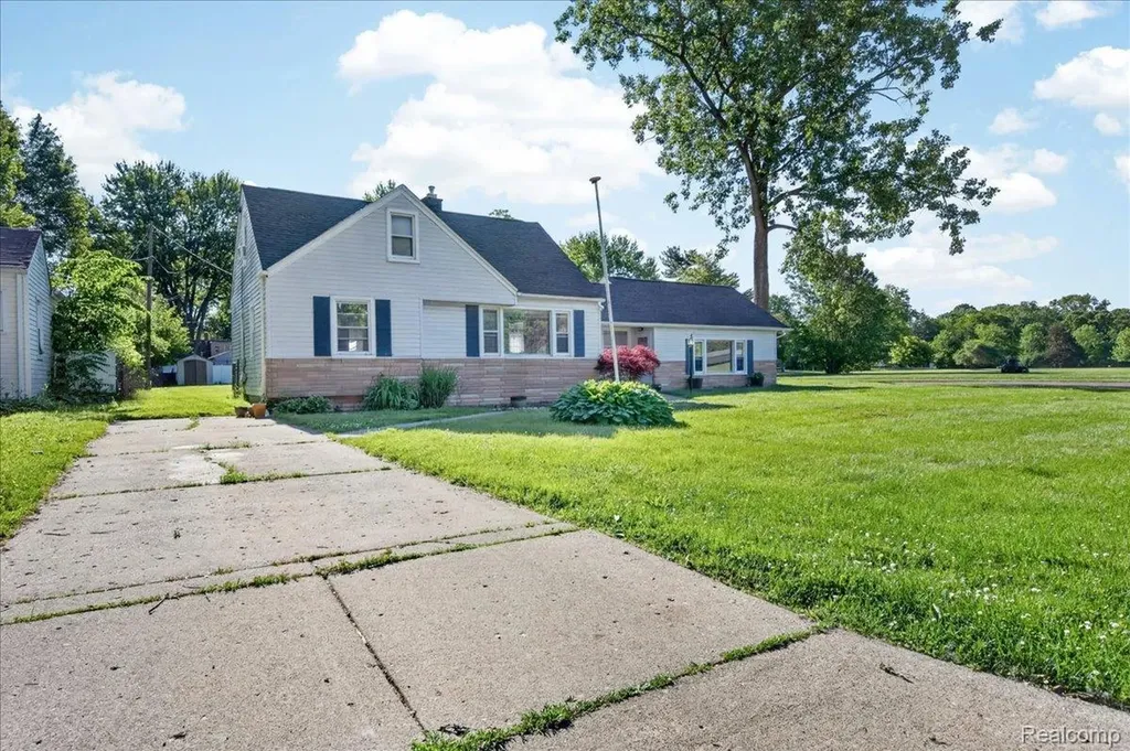 14916 Alexander Street Livonia City MI 48154