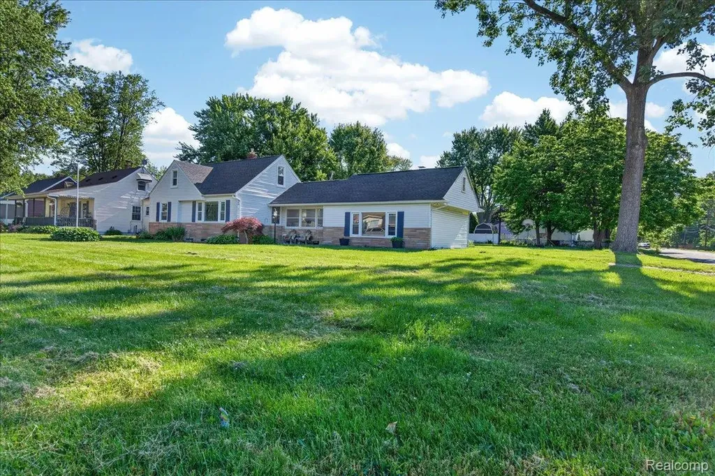 14916 Alexander Street Livonia City MI 48154