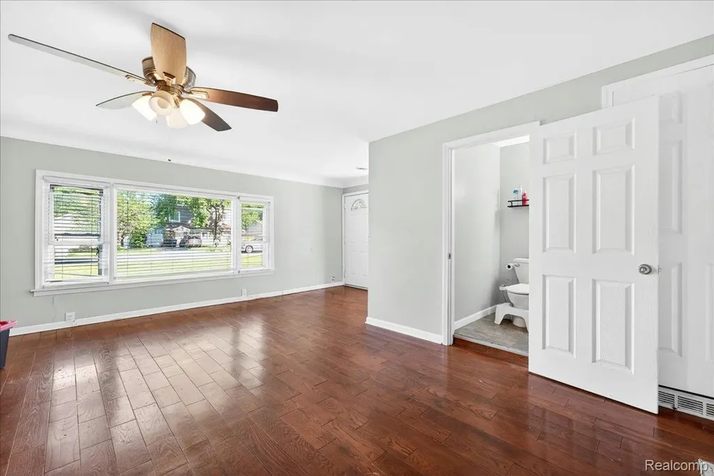 14916 Alexander Street Livonia City MI 48154