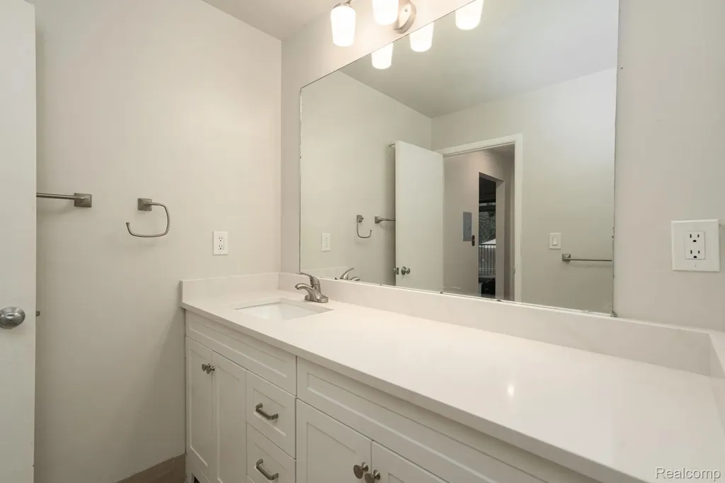 4909 Crooks Road Royal Oak City MI 48073