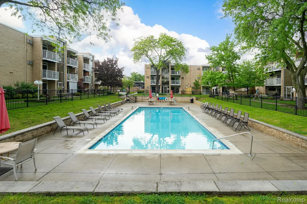 4909 Crooks Road Royal Oak City MI 48073