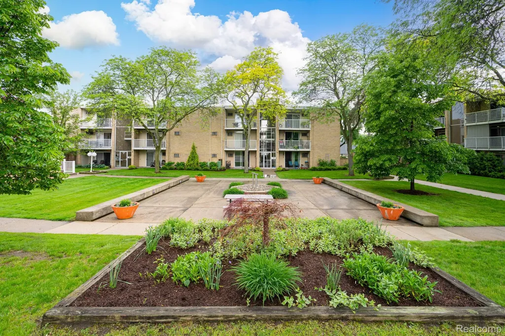 4909 Crooks Road Royal Oak City MI 48073