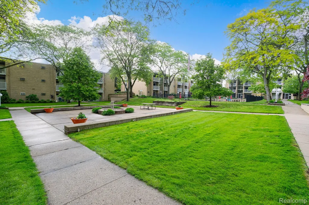 4909 Crooks Road Royal Oak City MI 48073