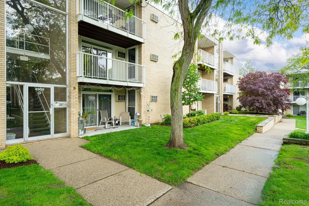 4909 Crooks Road Royal Oak City MI 48073