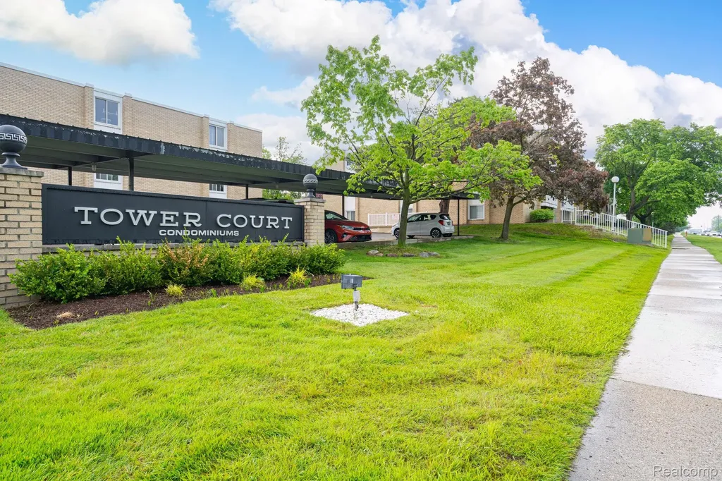 4909 Crooks Road Royal Oak City MI 48073