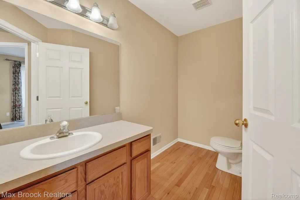 6166 Lochmore Drive Commerce Charter Township MI 48382
