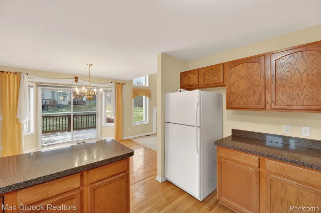 6166 Lochmore Drive Commerce Charter Township MI 48382