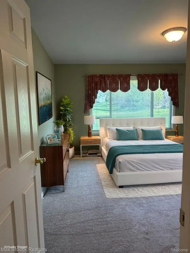 6166 Lochmore Drive Commerce Charter Township MI 48382
