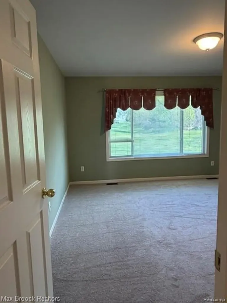 6166 Lochmore Drive Commerce Charter Township MI 48382