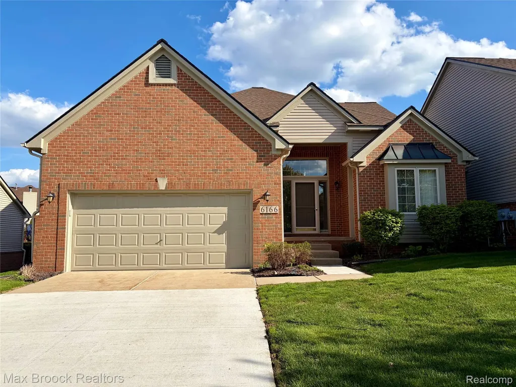 6166 Lochmore Drive Commerce Charter Township MI 48382